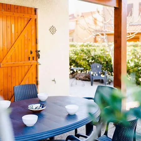 Villa Pavillon Familial A Narbonne-plage, Terrasse, Solarium, Parking Prive, 6 Couchages, Proche - Fr-1-409-97
